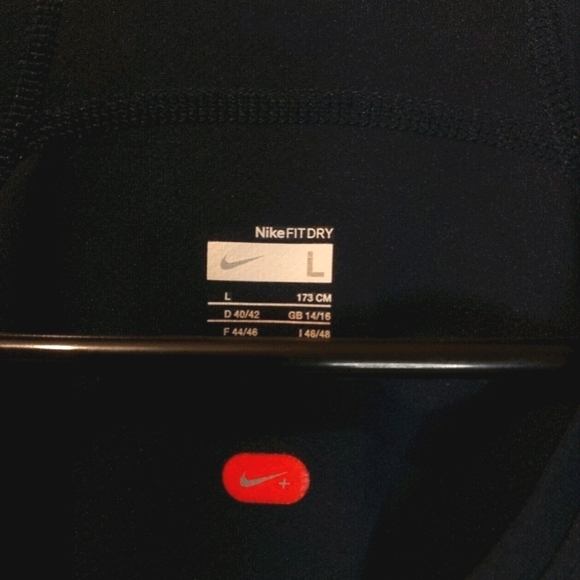 NIKE ♡ Ladies Long Sleeve Athletic Top - Picture 7 of 9